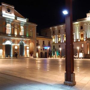 Alloggio In Centro Citta Con Parcheggio Privato E Wifi 포텐자 Exterior photo