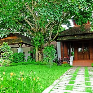 Khum Nakorn Villa 람푼 Exterior photo