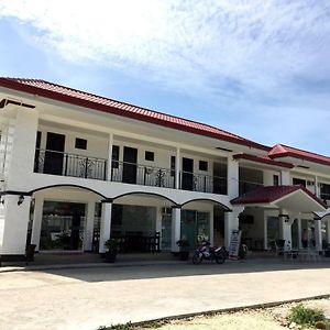 팡라오 빌리지 코트 아파트먼트 Bohol Exterior photo