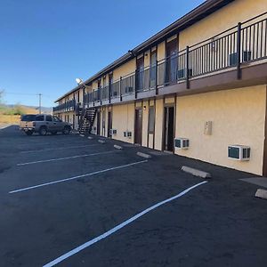 Golden Hills Motel 테하차피 Exterior photo