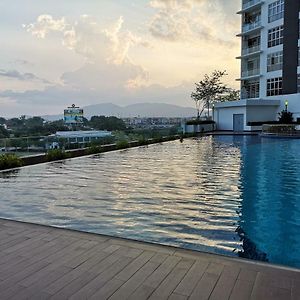 D' Putra Suites & Homestay @ Near Senai International Airport / Johor Premium Outlet 쿨라이 Exterior photo