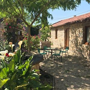 Vernoux-en-Gâtine La Raymondiere B&B Exterior photo