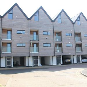 Modern **Pet Friendly** 3 Bed Beach View Town House Near Dover ,Canterbury ,Folkestone And 하이드 Exterior photo