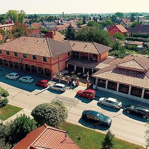 Corvin Pension And Restaurant 호텔 Veľký Meder Exterior photo