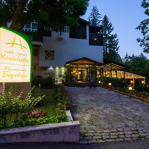 Family Park Hotel Kyoshkove 슈멘 Exterior photo