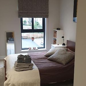 1 Double Guest Bedroom In My Home North Leeds 호스포스 Exterior photo