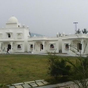 라자시 팰리스 호텔 Chittorgarh Exterior photo