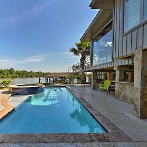Luxe Houston Home On Riverfront With Pool And Hot Tub! Exterior photo