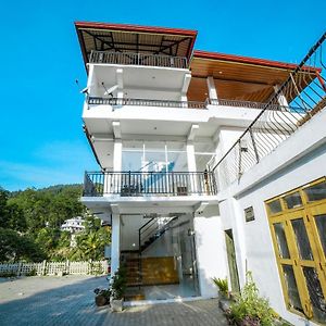 Oyo 555 Villa Dasuni 캔디 Exterior photo