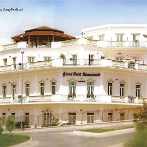 Grand Hotel Rinascimento 캄포바소 Exterior photo