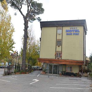 Hotel Due Pini 멜피 Exterior photo