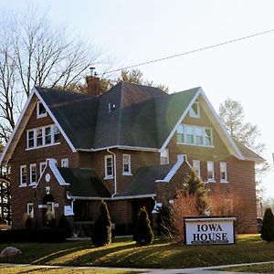 Iowa House Historic Inn 에임스 Exterior photo