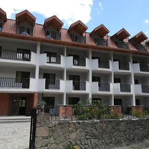 Hotel Iveria 아바스투마니 Exterior photo