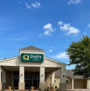Quality Inn 이스트랜드 Exterior photo