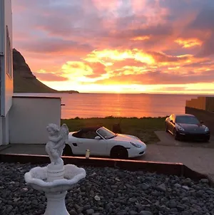Kirkjufell Oceanfront Villa 그런다포르두 Exterior photo