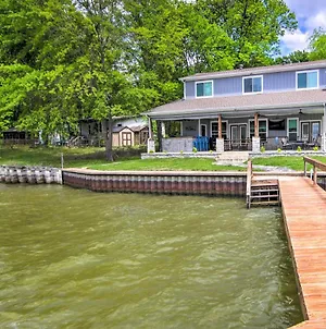 Lakefront Mabank Retreat With Dock And Boat House Exterior photo