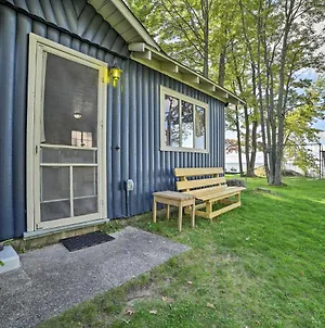 Cabin Situated On The Bank Of Houghton Lake! Exterior photo