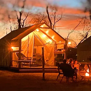 Son'S Blue River Camp Glamping Cabin #D - Airconditioned Cabin On The Gorgeous San Marcos River! Kingsbury Exterior photo