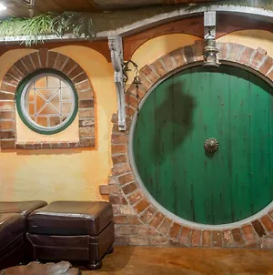 러셀빌 The Hobbit House, Fantasy Meets Luxury! 아파트 Exterior photo
