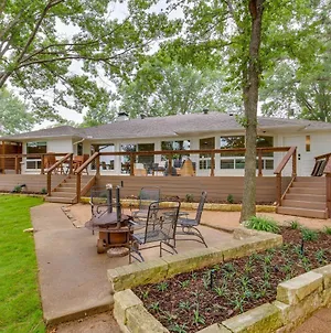 Lakefront Enchanted Oaks Retreat With Dock Exterior photo