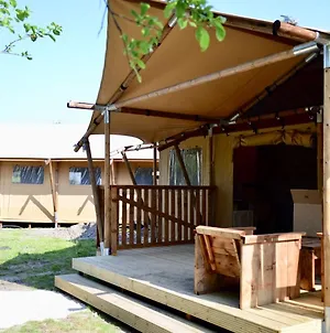 Homely Tent With Kitchen And Shower Near The Beach 스흐라벤잔더 Exterior photo
