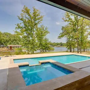 Upscale Home On Cedar Creek Pool, Hot Tub And Views Malakoff Exterior photo