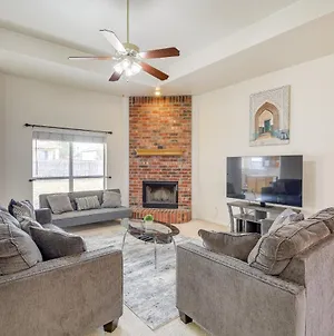 Lovely Killeen Retreat With Brick Fireplace! Exterior photo