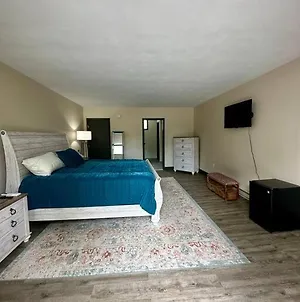 Cozy 1-Bedroom Suite Sybertsville Exterior photo