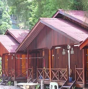 Ayumni House 호텔 쁘렌티안 섬 Exterior photo